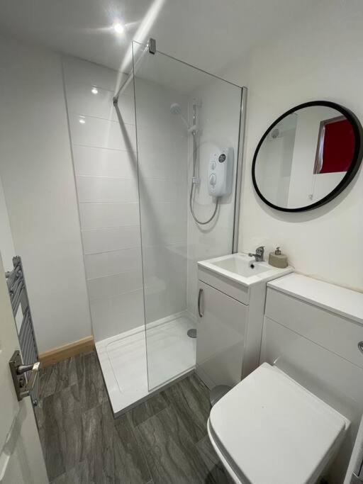 1 Bedroom Guest Suite Near City Centre. グロスター エクステリア 写真
